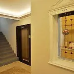 Chateau De Hotel 3*