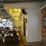 Chateau De Hotel 3*
