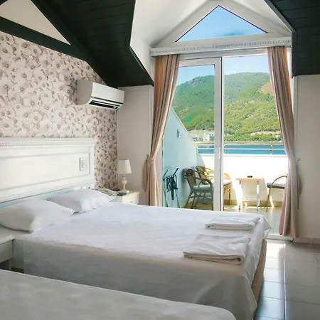 Chateau De Отель 3*